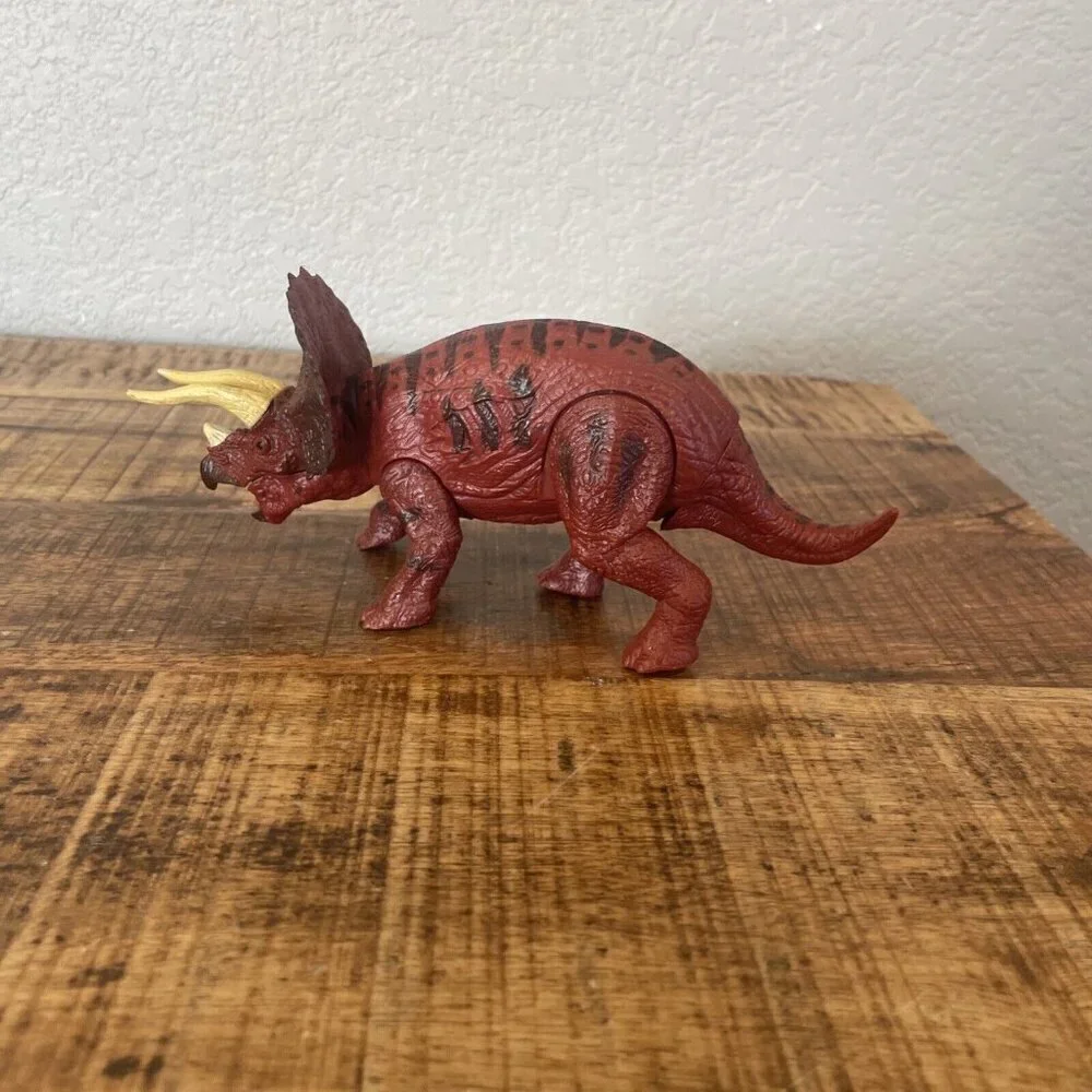 Triceratops Roar And Bite Figure light Up Eyes PVC Toy Dino Red Plastic 9” - Picture 5 of 9